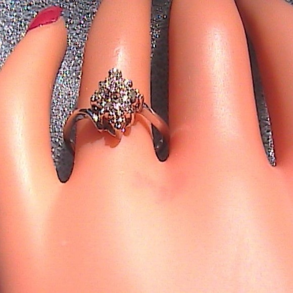 10k White Gold Diamond Cluster Ring - Picture 2 of 8